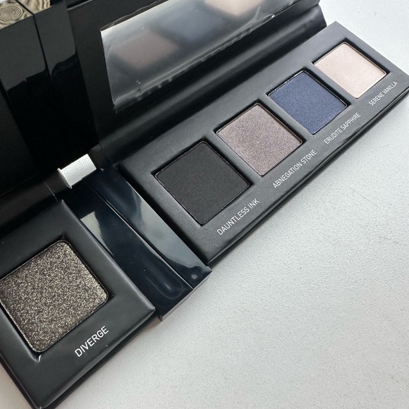 Sephora Divergent Multipiece Collectors Makeup Kit - Picture 3 of 12